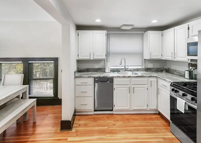 Warm 5 Bed Getaway Close To Navy Base * Libertyville