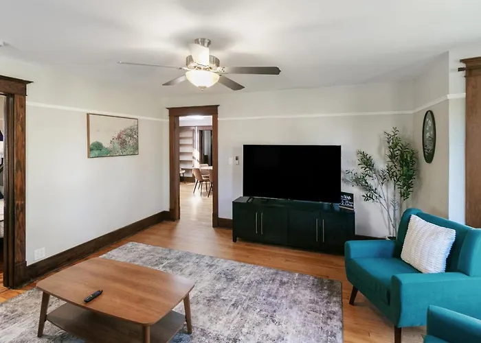 Warm 5 Bed Getaway Close To Navy Base *