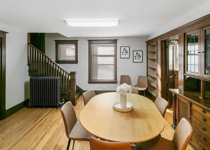 Warm 5 Bed Getaway Close To Navy Base Holiday home Libertyville