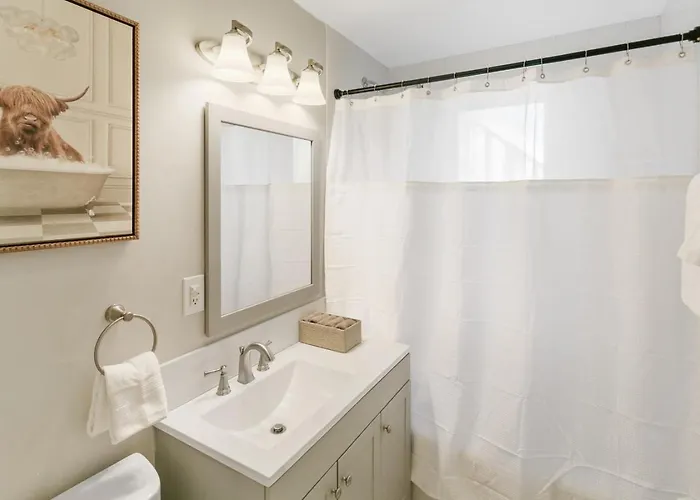 Warm 5 Bed Getaway Close To Navy Base * Libertyville