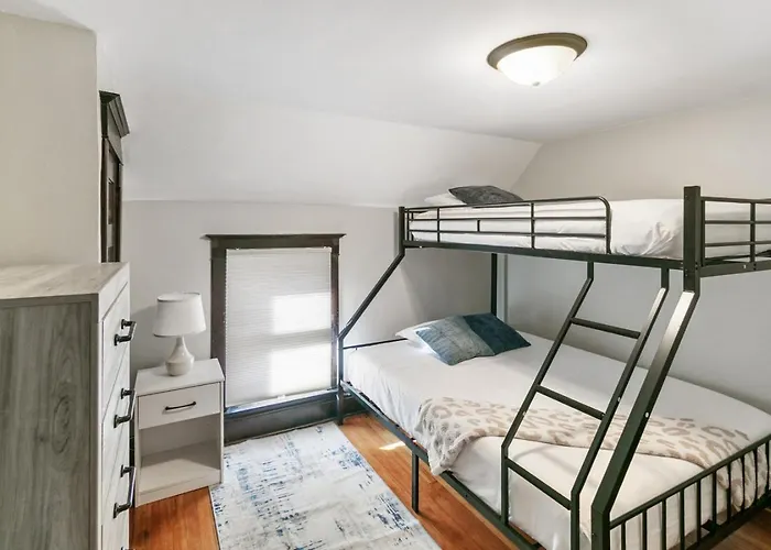 Holiday home Warm 5 Bed Getaway Close To Navy Base Libertyville