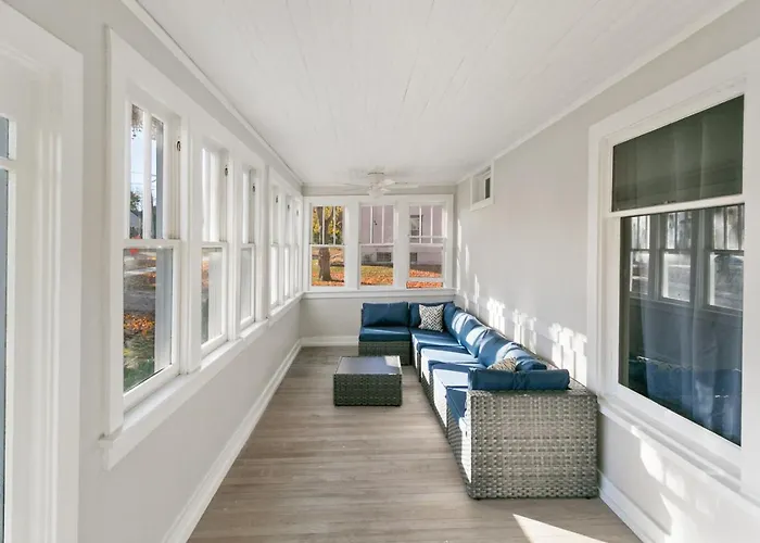 Warm 5 Bed Getaway Close To Navy Base Holiday home *