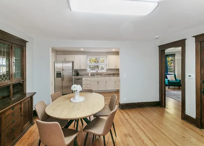 Warm 5 Bed Getaway Close To Navy Base * Libertyville