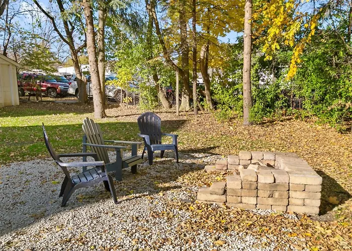 Warm 5 Bed Getaway Close To Navy Base Holiday home