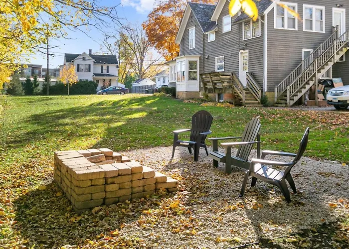 Warm 5 Bed Getaway Close To Navy Base Holiday home
