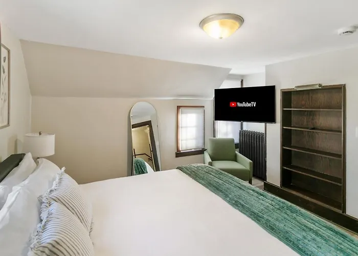 Holiday home Warm 5 Bed Getaway Close To Navy Base